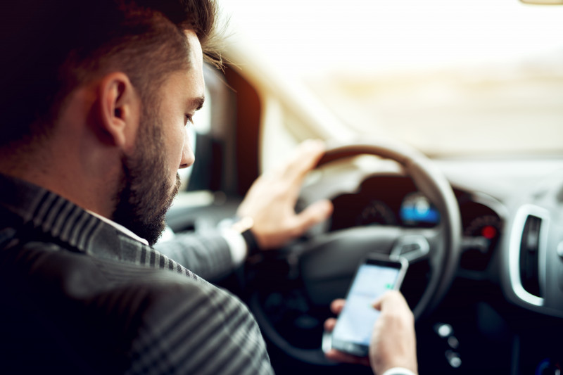 Folosirea Telefonului Volan – Ce Riscă Șoferii - Blogger